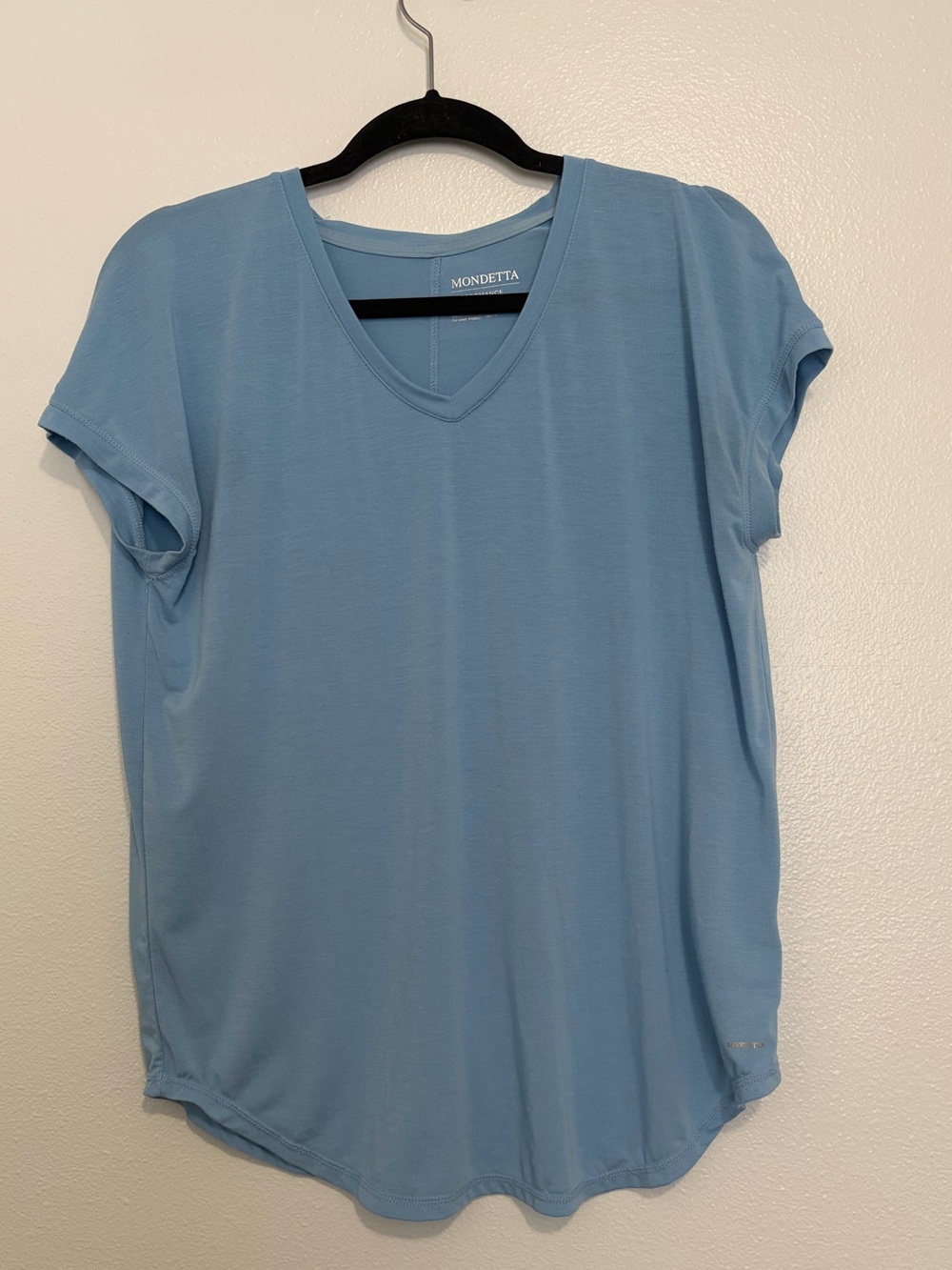Mondetta Performance + Luxury Light Blue V-Neck Active Tee XS